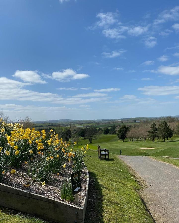 Temple Golf Club Hotel Lisburn Buitenkant foto